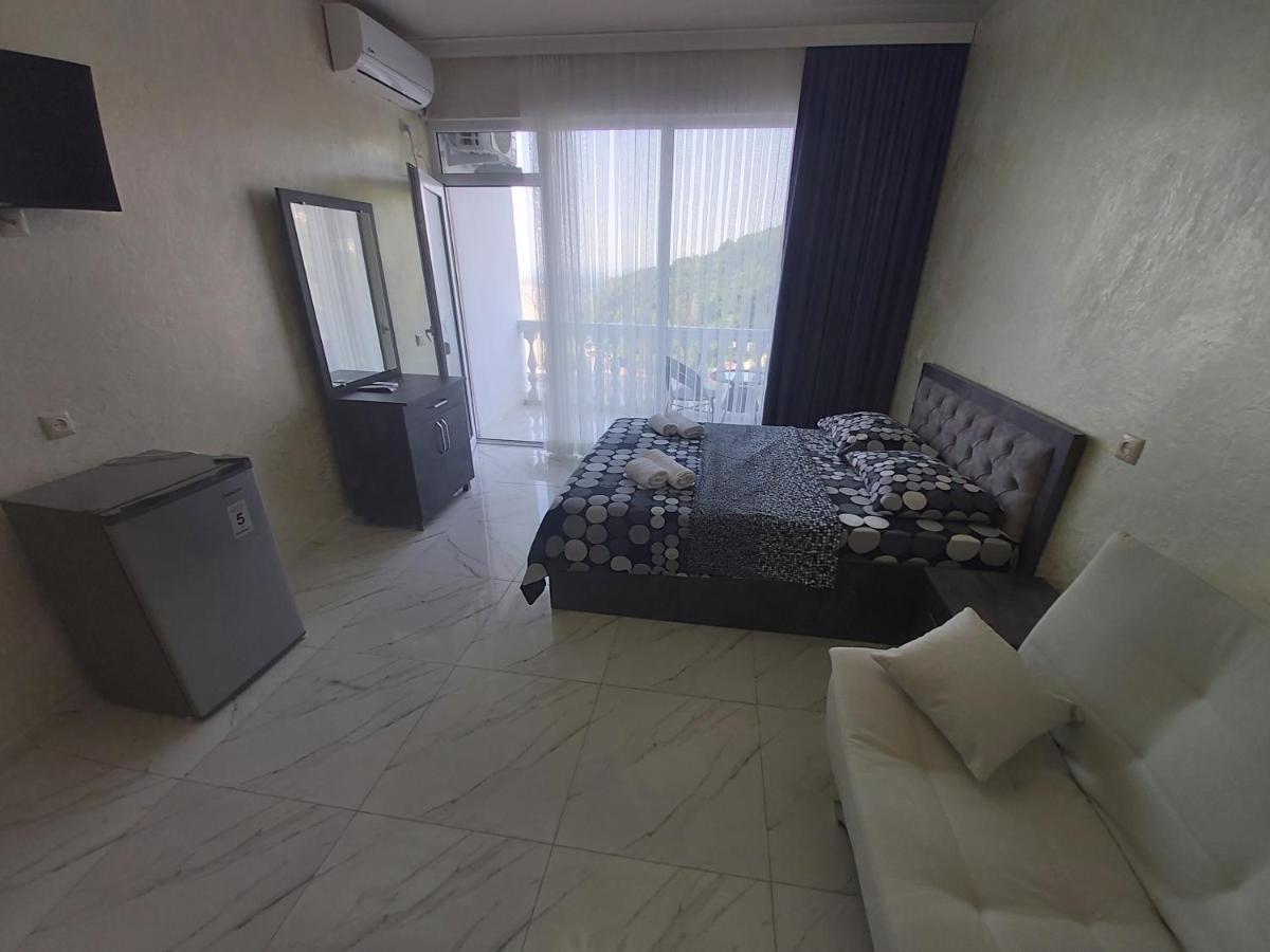 Hotel Zura Palace Kvariati Esterno foto