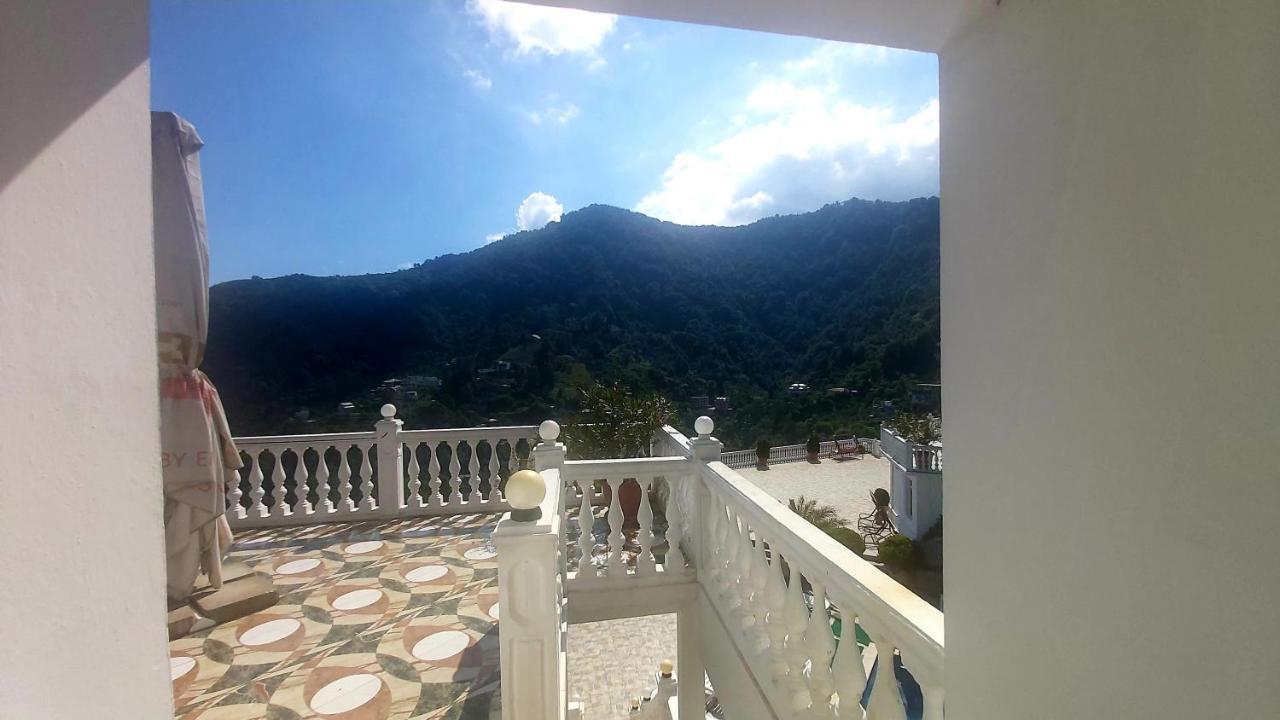 Hotel Zura Palace Kvariati Esterno foto